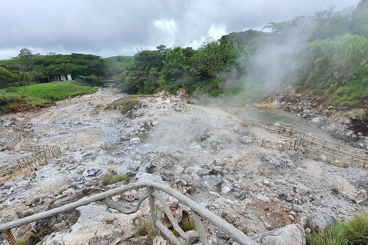 volcano,Waterfall,Horses,Hotsprings,Mudbath,HangingBridges - Photo 1 of 13
